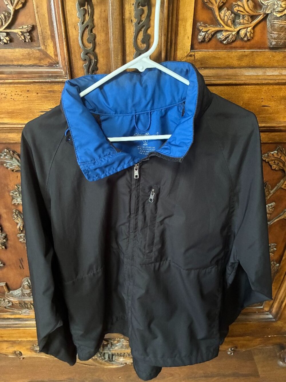 Eddie Bauer Lightweight Hooded Windbreaker jacket mens size large With Pockets.